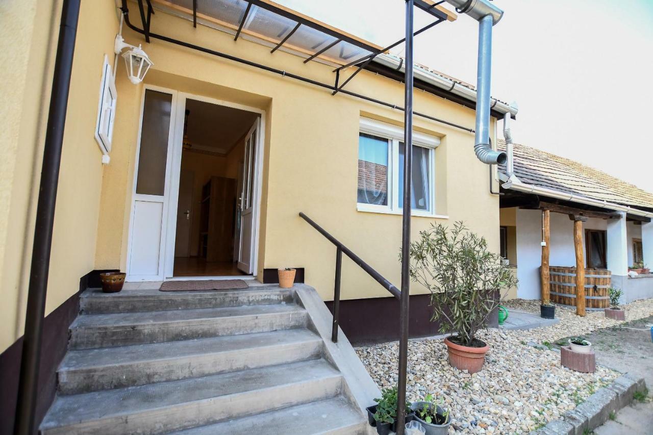 Hotel Rozsa Vendeghaz Tokaj Exterior foto